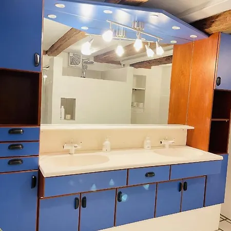 Aday - Mansion - Charming 3 Bedroom *