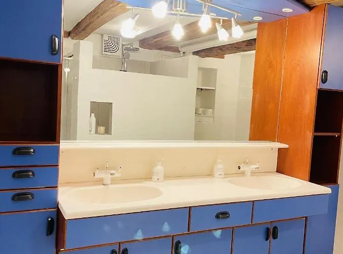 Aday - Mansion - Charming 3 Bedroom *